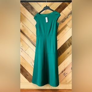 ***Sale***🎉🎉PETITE SEAMED FLARE DRESS IN FOREST LEAVES ***NWT***